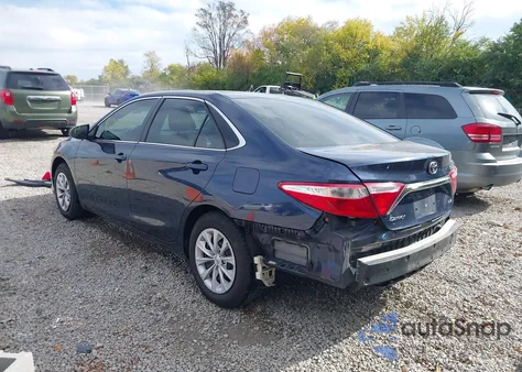 2016 Toyota Camry Le z USA, uszkodzony, nr VIN 4T4BF1FK4GR569766